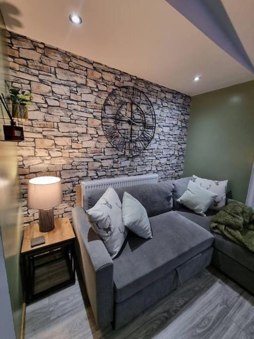 Cosy Hideaway Lodge In Glan Gwna Caeathro Exterior photo